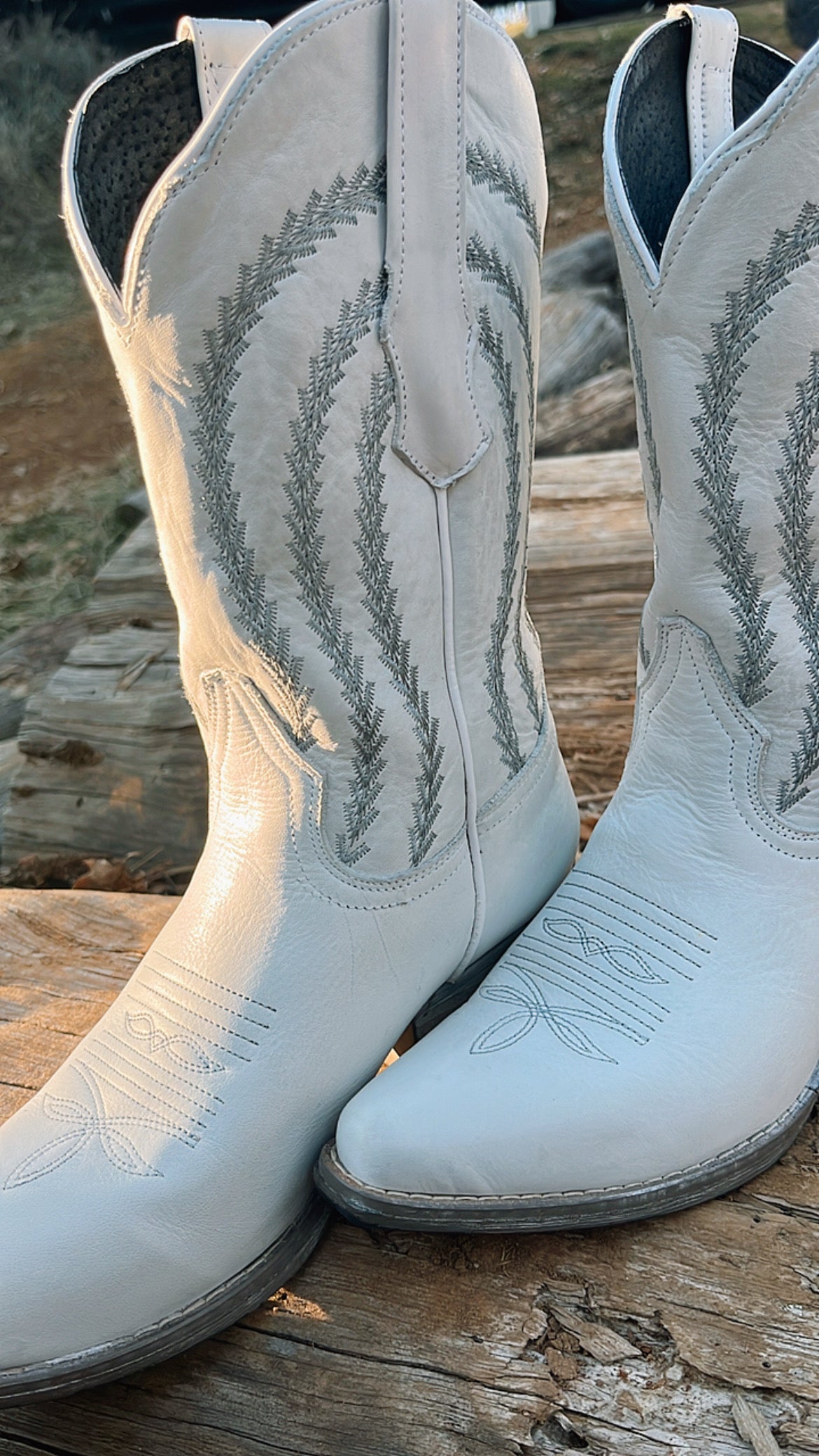 White Sterling River cowboy boots